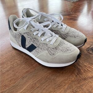 Veja sneakers, Size 8